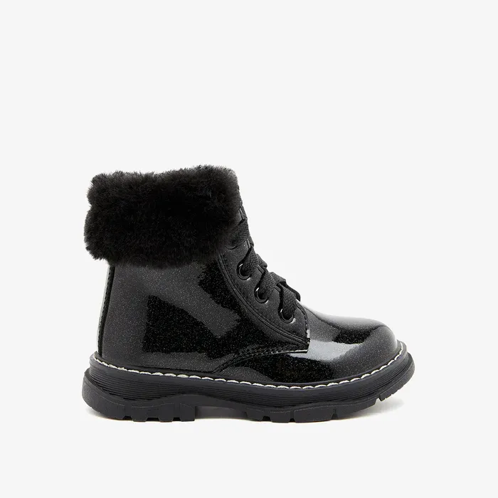 Bota verniz com atacadores-conguitos